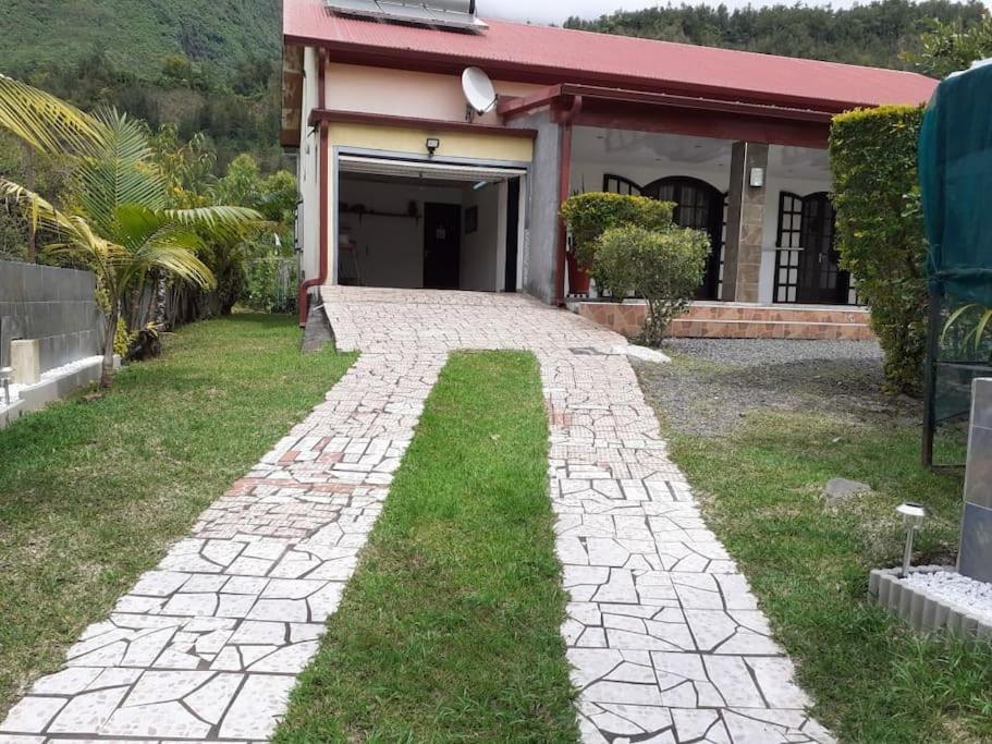 Charmante Maison Au Coeur Des 3 Montagnes Салази Екстериор снимка